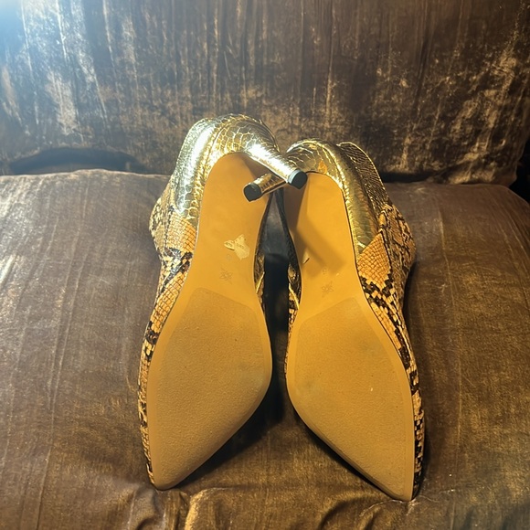 BCBGENERATION GOLD SNAKE SKIN BOOTS -8.  Slight scratch on right heel (last pic) - Picture 6 of 7